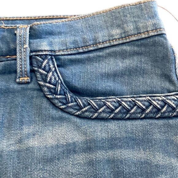 Gap authentic summer shorts with braided trim size 28 - Picture 2 of 9